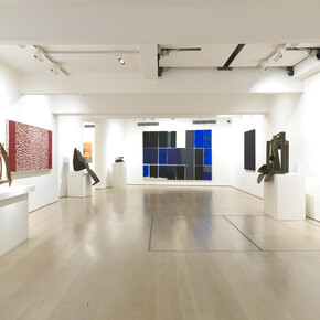 Anthony Caro and Alan Green, Shaping abstraction, exhibition view. Courtesy of Annely Juda Fine Art 