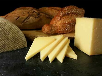 Los mejores quesos manchegos son elaborados artesanalmente con un periodo de curación superior a los doce meses