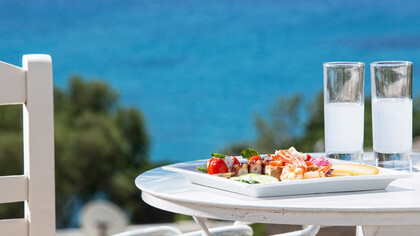 Ouzo acompañado de mezés