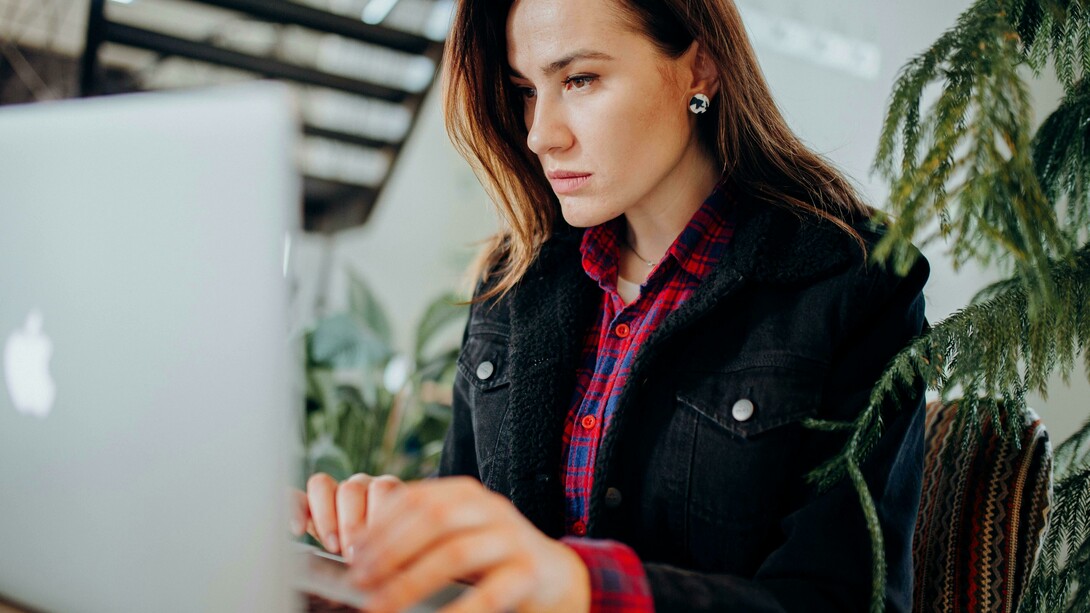 Neste artigo você vai descobrir 7 dicas essenciais sobre hábitos inteligentes, planejamento eficiente e estratégias certeiras, pensadas para que você dispute sua vaga com confiança e de forma competitiva. Cada passo foi elaborado para ajudar a organizar sua rotina, potencializar seu aprendizado e transformar seu estudo em um caminho sólido rumo à tão sonhada nomeação