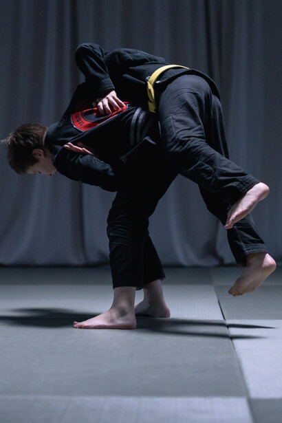 A categoria juvenil do jiu-jitsu, que são para atletas entre 4 e 15 anos de idade, têm treze faixas como as principais faixas de graduação