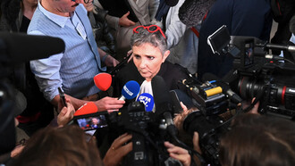 Baeatrice Zavarro, abogada defensora de Dominique Pelicot, el francés procesado por drogar a su esposa e invitar a extraños a violarla, argumentó que el pobre hombre: "tiene una personalidad dividida causada por el efecto de un trauma infantil", Avignon, Francia