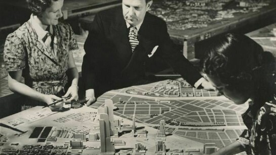 Richard Garrison, Bel Geddes with Futurama Diorama, ca. 1939. Image courtesy of the Edith Lutyens and Norman Bel Geddes Foundation / Harry Ransom Center