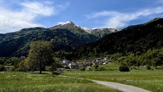 Sutrio, provincia di Udine, Italia, dove si snoda tra le vie il Borgo Soandri