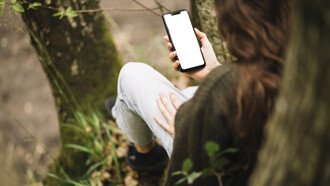 En los márgenes de la ciudad, la experiencia de vivir en contacto con la naturaleza puede revelar tensiones entre lo idealizado y lo real