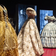 Bals costumés. Habiller l’histoire, 1870-1927, vue d'exposition. Avec l'aimable autorisation du McCord Stewart Museum