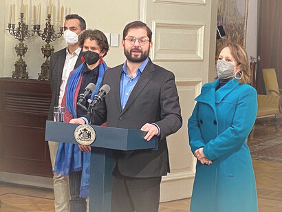 Gabriel Boric, presidente de Chile, anuncia el cierre de la Fundición Ventanas
