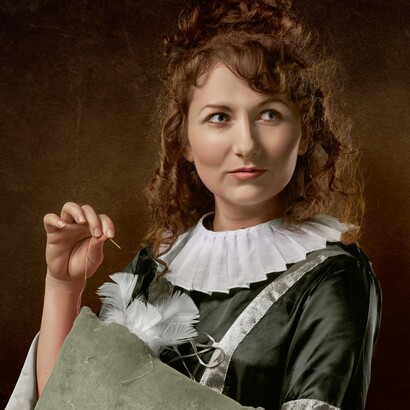 Con il Rinascimento, il lusso divenne un segno di prestigio culturale: abiti, palazzi e opere d’arte esprimevano lo status delle élite