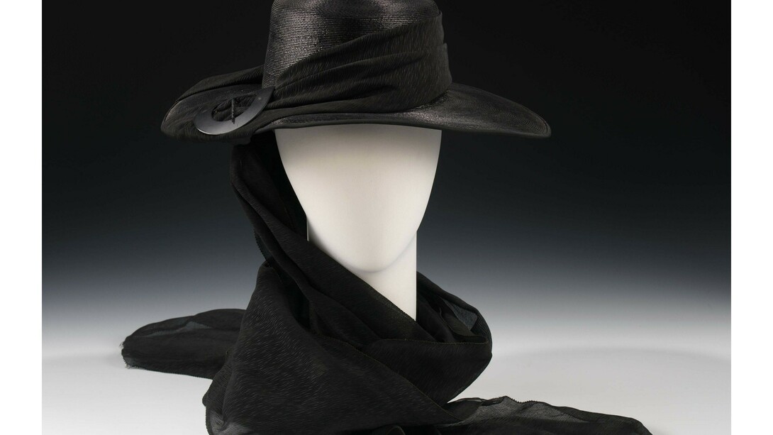 Henri Bendel (American, founded 1895), Mourning Hat, ca. 1915, Black straw, black silk, plastic, metal. The Metropolitan Museum of Art, Brooklyn Museum Costume Collection at The Metropolitan Museum of Art, Gift of the Brooklyn Museum, 2009; Gift of Mrs. Frederick H. Prince, Jr., 1967 (2009.300.1577). Photo: © The Metropolitan Museum of Art