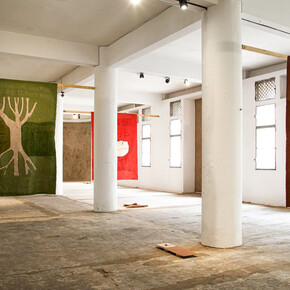 Fredj Moussa, Racontez-moi la mosquée de vos rêves, vue d’exposition. Avec l’aimable autorisation de la Galerie Selebe Yoon