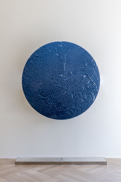 Arcangelo Sassolino, Present tense, exhibition view. Courtesy of Galleria Continua