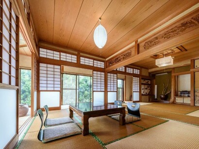 A 10,000 yen a week room, with the freshly-painted walls and fragrant tatami mats on the floor