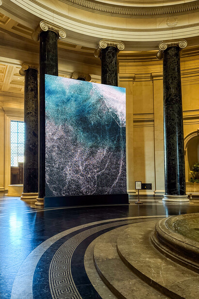 Clifford Ross, Digital waves, exhibition view. Courtesy of the National Gallery of Art