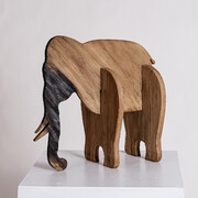 Vaccaro Valeria, Elefante, 2022, marmo bianco di Carrara e inchiostri, 44x50x25 cm
