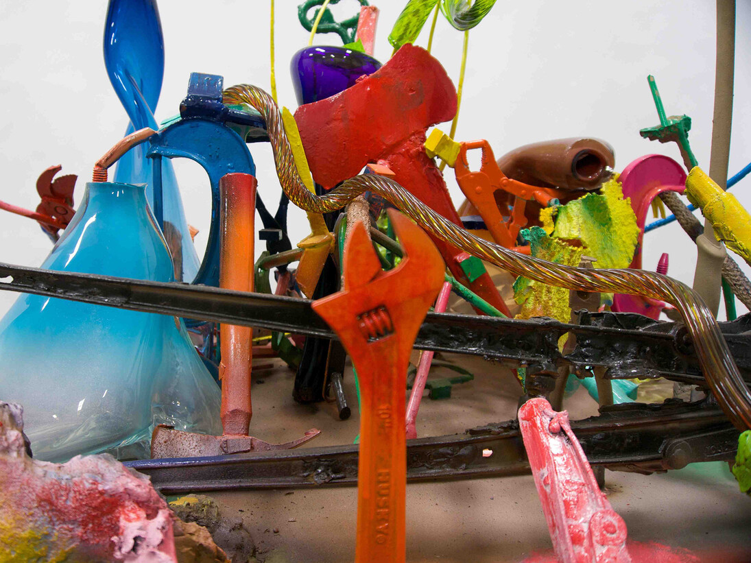 Jim Dine, City of Glass #2, 2014, Bronze, verre, acier inoxydable, objets trouvés, peinture laquée, 145 x 150 x 157,5 cm, Courtesy Jim Dine and Galerie Daniel Templon, Paris © Jim Dine
