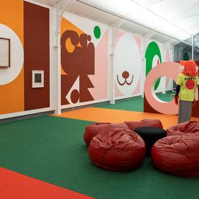 Ad Minoliti, Escola feminista de pintura, vista da exposição. Cortesia da Pinacoteca