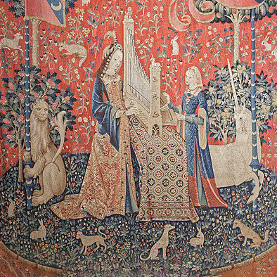 Unicorno. Proprio dalla testa l’accesso ad un altro ordine di realtà sarebbe stato veicolato dall’escrescenza favolosa di un corno, da un punto luce, un occhio luminoso capace di consentire l’ingresso ad un sesto modo di percepire