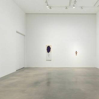 Takesada Matsutani, Shifting boundaries, exhibition view. Courtesy of Hauser & Wirth Gallery