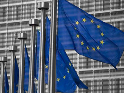 Banderas de la UE frente a la Comisión Europea