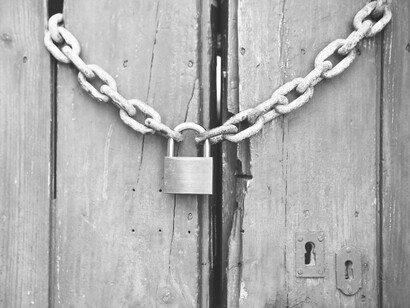 Nos sentimos tan solos como solos hemos dejado a nuestros semejantes y preferimos escondernos