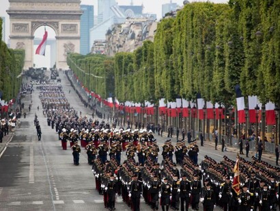Parata del 14 luglio sugli Champs Elysées 