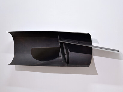 Robert Adams, Forms in a Curve opus 132 1962, bronzed steel, 18 x 59 in/45.5 x 150 cm