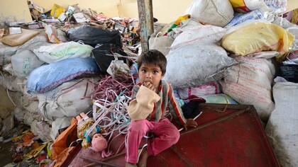 Children living in poverty have only hazardous throw-aways to play with © Ashish Kothari