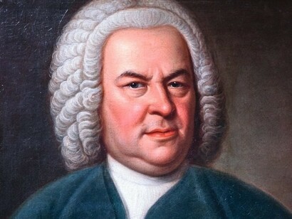 El retrato de Bach, con la partitura entre sus manos, nos invita a mirar más allá de la vida personal del compositor y a descubrir el valor de aquello que creó