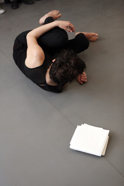 Performance Fenêtre, feuille de papier pliée de 2m50 sur 3m/ Couché de soleil- 17′