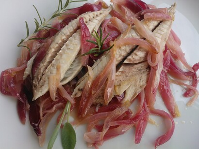 Maltagliati with mackerel and red onion