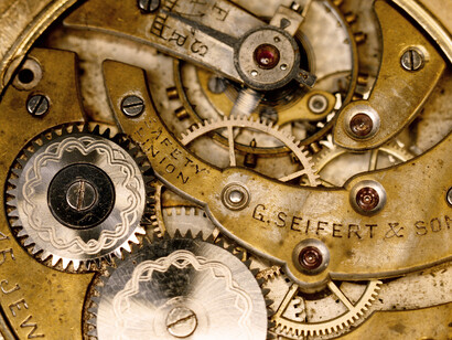 El individuo, considerado como una empresa, deviene una inversión en sí, y es al mismo tiempo un inversor cuyas condiciones de vida aparecen dictadas por la renta de un capital