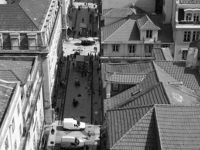 Vista superior das ruas e casas em Portugal. O degredo reflete uma história de exclusão social central ao funcionamento do sistema colonial e atual