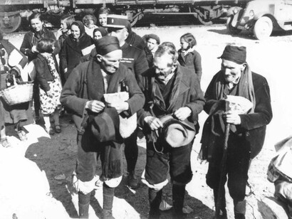 Dejando casa, familia, bienes materiales e inmateriales, tratando de borrar de su mente la pesadilla que les arrebato todo