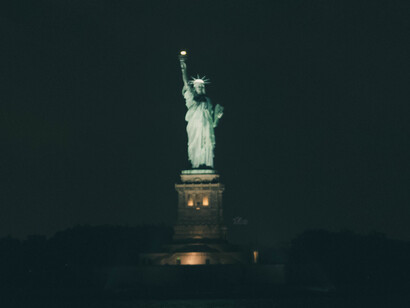 Estatua de la libertad noche
