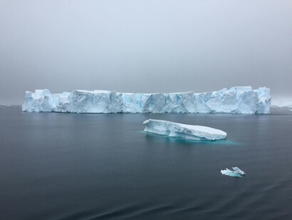 Paisaje de un glaciar en el océano