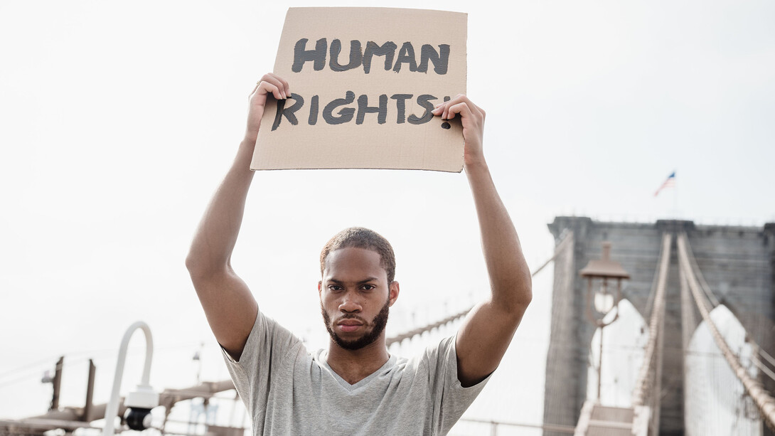 Pauvreté et inégalité. Tous les sujets, des droits humains à la paix, en passant par le climat, les migrations et l'économie, sont en effet interconnectés