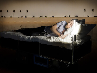 Carsten Höller, Two Roaming Beds (Grey), 2015 © Carsten Höller. Installation View Carsten Höller l Decision, Hayward Gallery, London 2015. Courtesy of the artist, Photo © Linda Nylind