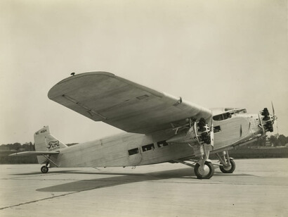 Ford Tri-Motor 5-AT-75 en el Aeropuerto Ford, Dearborn, Michigan, agosto de 1929