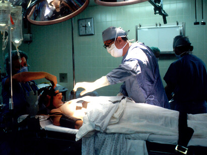 Negli ospedali pubblici i manager hanno cominciato a chiamare aziende le strutture sanitarie, importando una mentalità di profitto