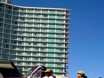 Los hoteles de las compañías españolas en la isla están a su pesar en medio de la polémica