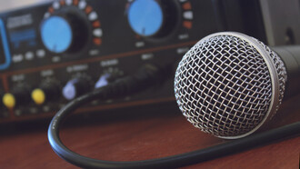 Jade Laris, artiste-auteure. Une Interview de l'auteure-écrivaine par Rémy Poirier, rédacteur web