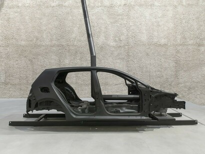Michael Sailstorfer. Courtesy of König Galerie
