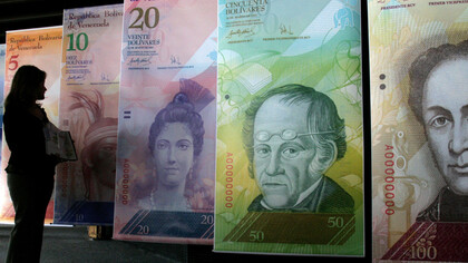Venezuela. Billetes de bolívares a tamaño gigante