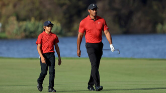 Tiger Woods. Derrière chaque athlète qui brille sur la scène mondiale, il y a souvent une figure discrète mais cruciale : le père