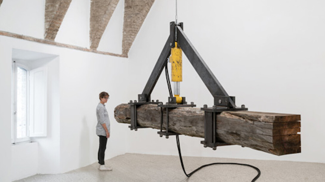 Arcangelo Sassolino, Exhibition view. Courtesy of Galleria Continua