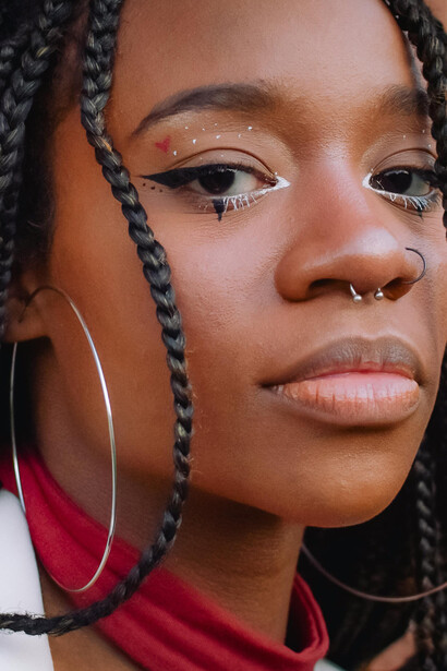 A força e o simbolismo do penteado afro na busca por inclusão e diversidade no ambiente de trabalho