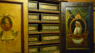 Antica Spezieria di Santa Maria della Scala. Armadi per preparati