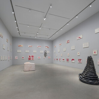 Louise Bourgeois, Rocking to infinity, exhibition view. Courtesy of Louise Bourgeois