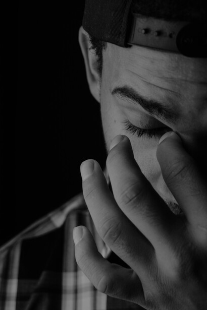 La resistencia al medio hostil habían logrado engrosar la piel de Marcelo, impermeabilizándolo emocionalmente