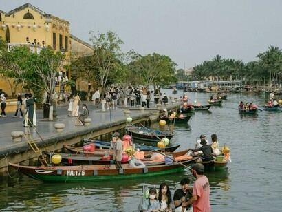 Muelle lleno de personas en Hoi An, Quảng Nam, Vietnam